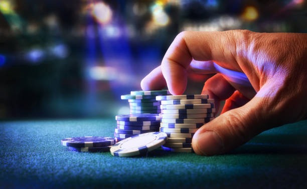 Aviator slot game showing multiplier scale and cash-out button